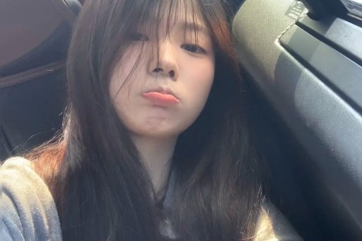 曝4瓜！湖南台女主持爱买高仿、体重反弹、怀四胎沈腾令人意外