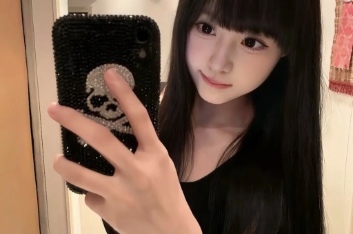 斗鱼女主播忘关摄像头私密画面流出！虚假人设彻底翻车