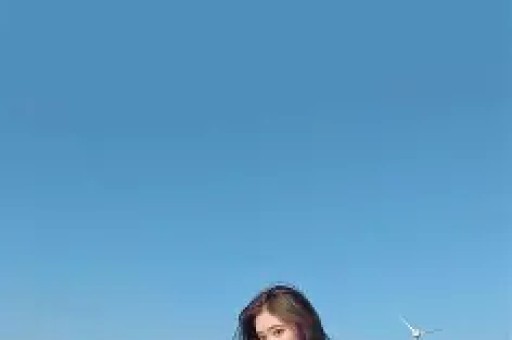 刚分手一周！八卦媒体爆料：维尼修斯在私人场所与数位女性聚会